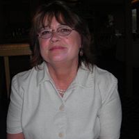 Betsy Faulkner Photo 15