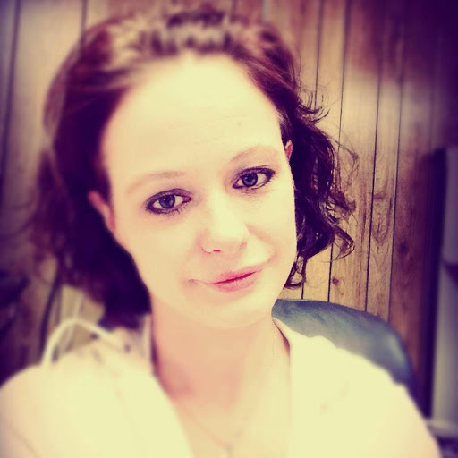 Julia Easton Photo 14