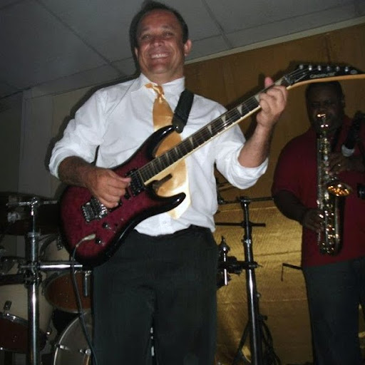 Michael Mariano Photo 20