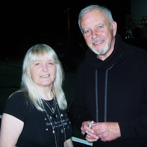 Julie Waller Photo 30