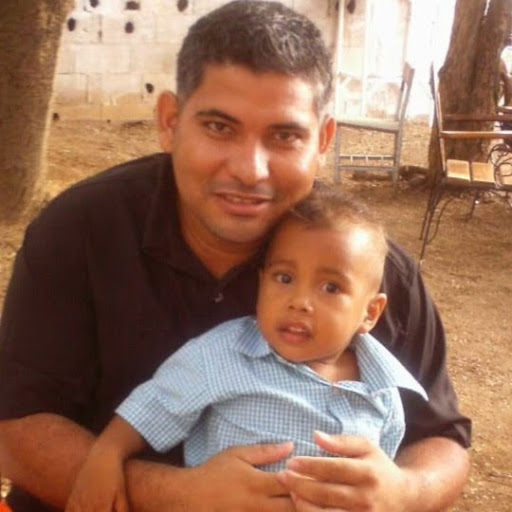 Roger Gutierrez Photo 17