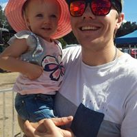 Stephanie Singleton Photo 35