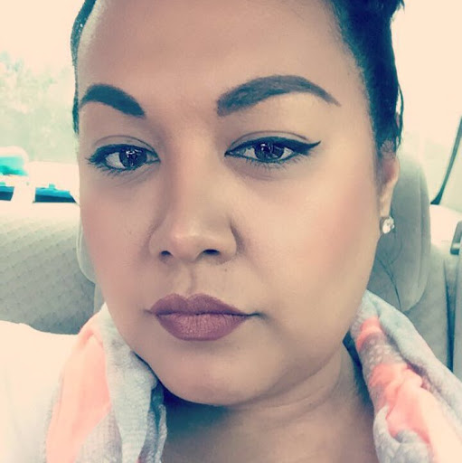 Victoria Cheek Photo 6