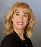 Elizabeth Reynolds Photo 9