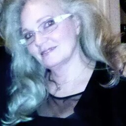 Julie Clifton Photo 10