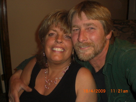 Julie Saunders Photo 40