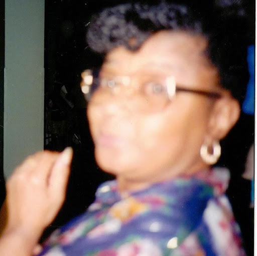 Dolores Jones Photo 15