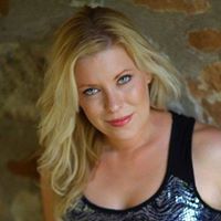 Stephanie Adamson Photo 14