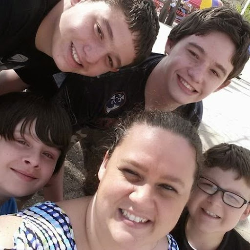 Shannon Rhoades Photo 15
