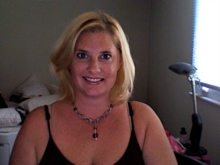 Kelly Armstrong Photo 14