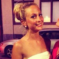 Julia Hanson Photo 11