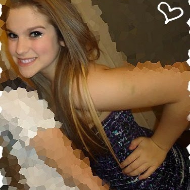 Anna Leger Photo 18