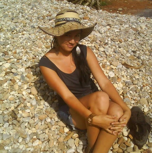 Geraldine Ruiz Photo 29