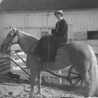 Elizabeth Hemphill Photo 9