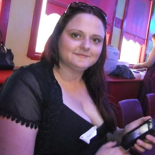 Robyn Wallace Photo 14
