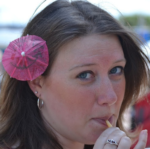 Amber Thomason Photo 8