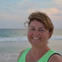 Stephanie Meek Photo 29