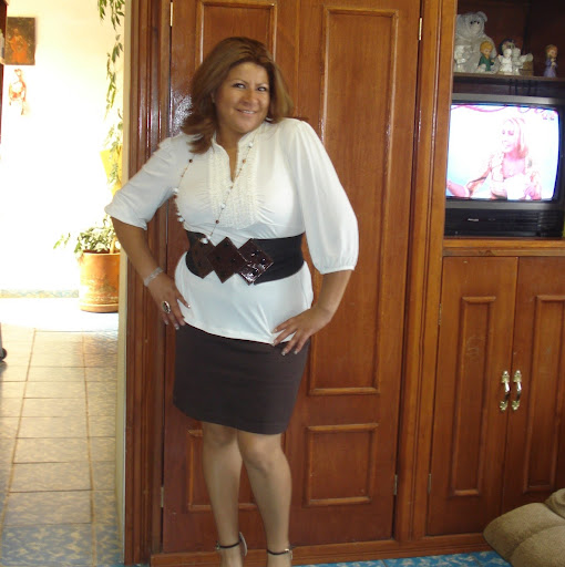 Elizabeth Falcon Photo 28