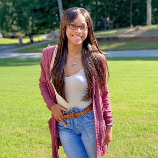 Leah Banks Photo 26
