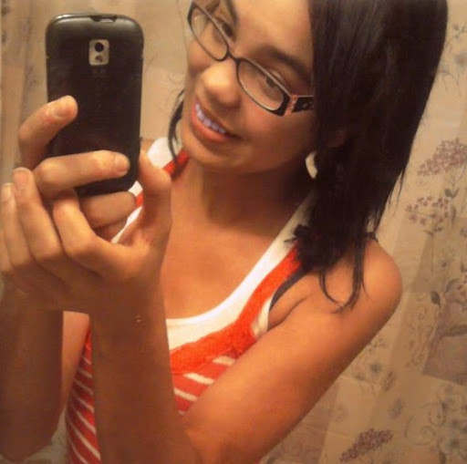 Sarah Wiggins Photo 34