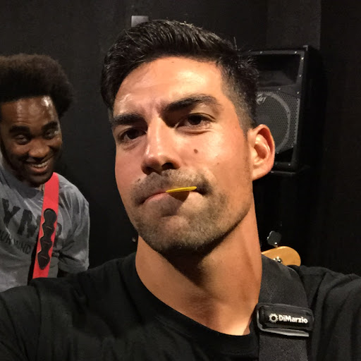 Carlos Richardson Photo 34