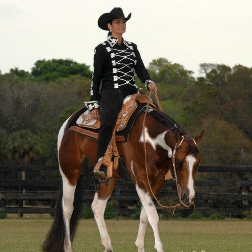 Michele Tucker Photo 17