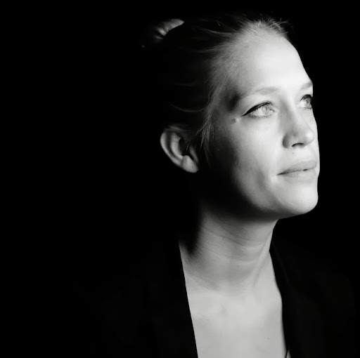 Laura Roth Photo 25
