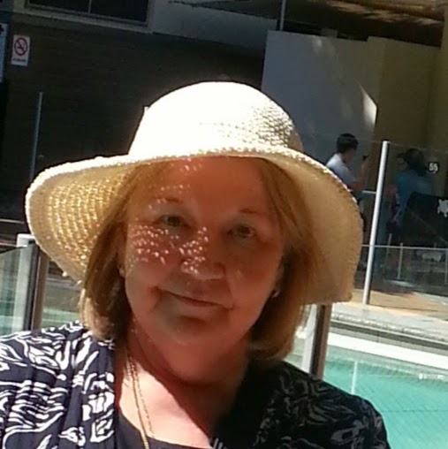 Margaret Nolan Photo 46