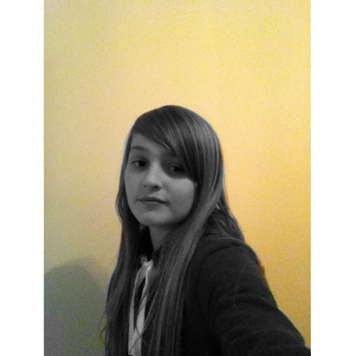 Ellie Woods Photo 8