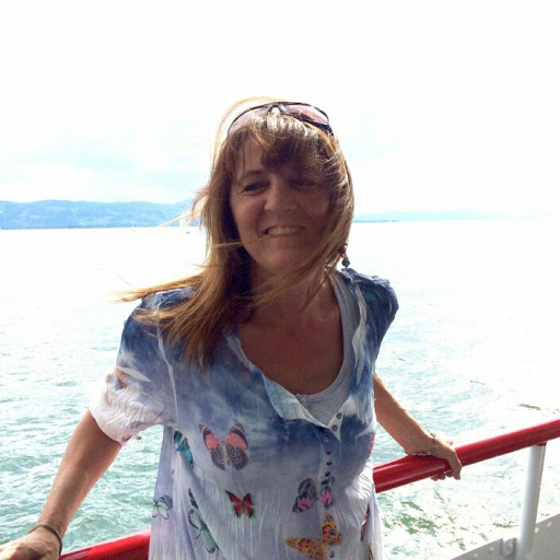 Angela Lutz Photo 20