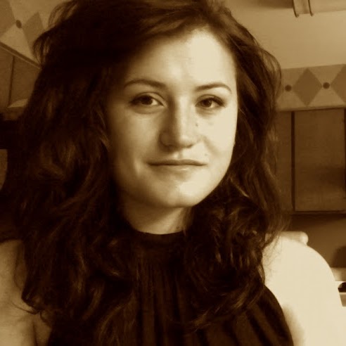 Laura French Photo 12