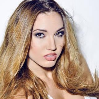 Caroline Wade Photo 6