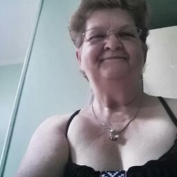Crystal Brown Photo 23