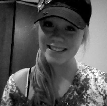 Stephanie Belcher Photo 43