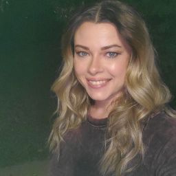 Elizabeth Snyder Photo 38