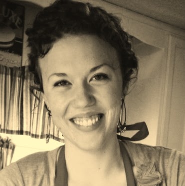 Elizabeth Reynolds Photo 23