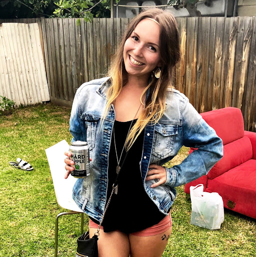 Lisa Schwarz Photo 28