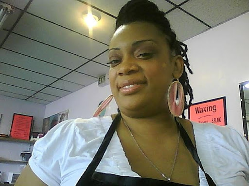 Latoya Robinson Photo 21