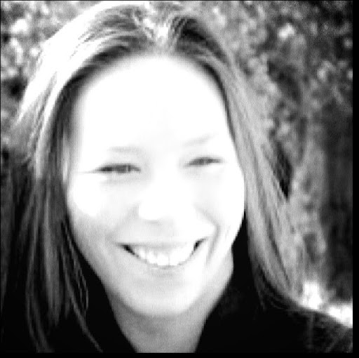 Elizabeth Leone Photo 30