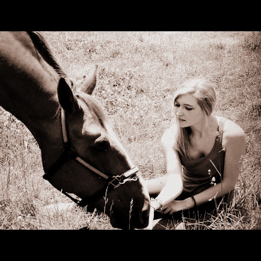 Sarah Betts Photo 13
