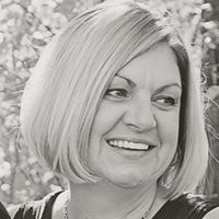 Lori Benoit Photo 23