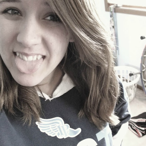 Emily Cross Photo 43