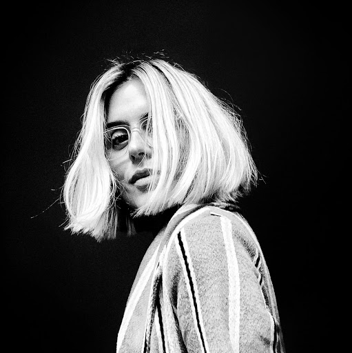 Lottie Anderson Photo 15