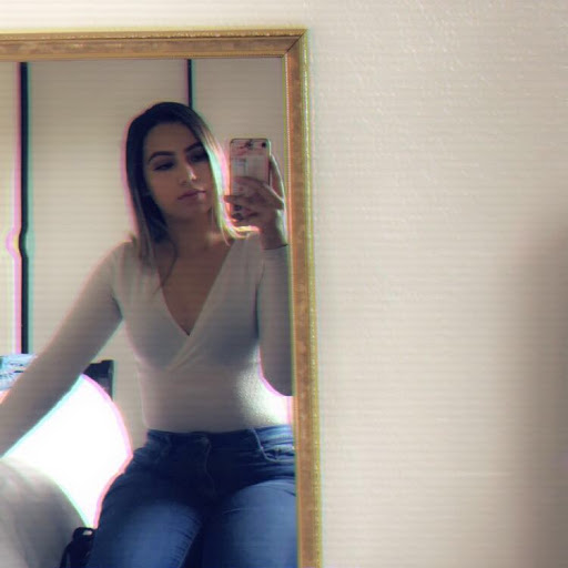 Stephanie Arellano Photo 15