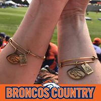 Tara Holmes Photo 38