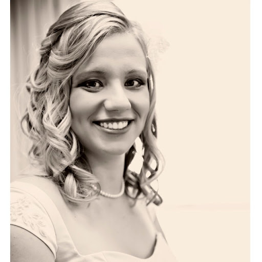 Kelly Elmore Photo 15