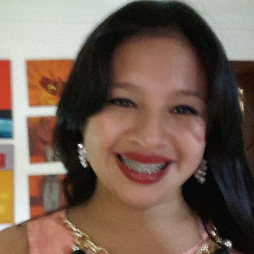 Elizabeth Lemus Photo 13