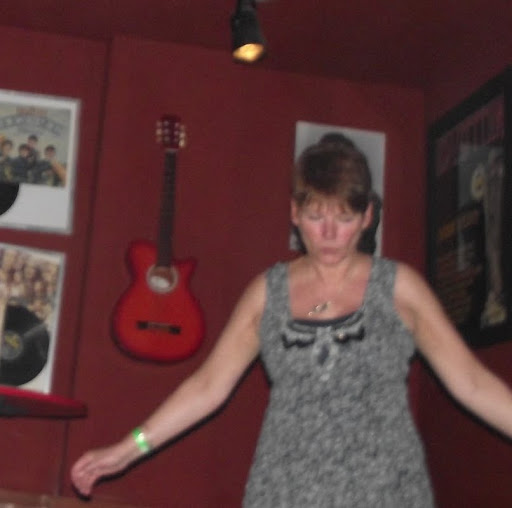 Andrea Mclaughlin Photo 15