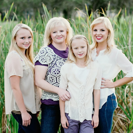 Kellie Knowles Photo 12