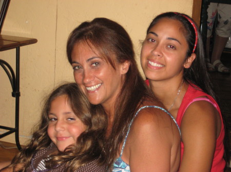 Jacqueline Hernandez Photo 36